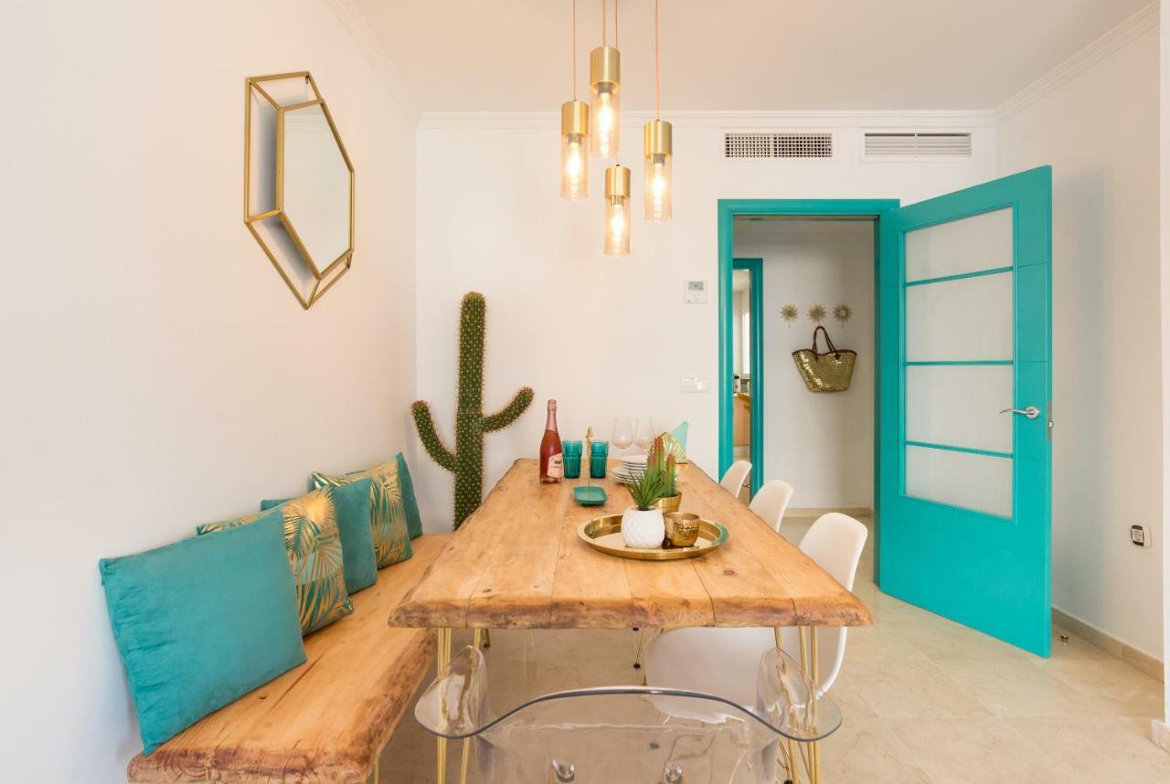 Charming Apartment On The Beach - Pool And Parking Malaga Exterior photo