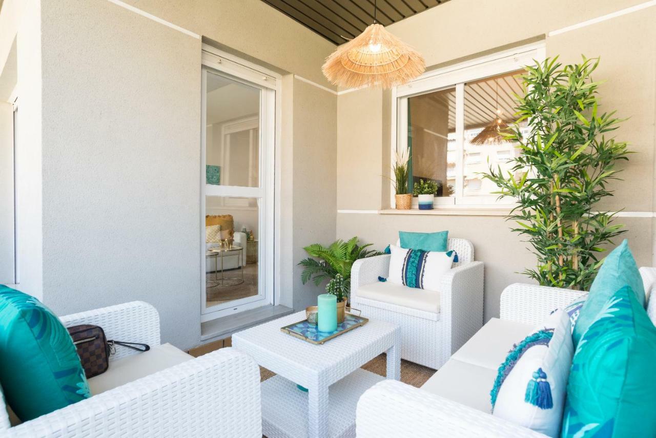 Charming Apartment On The Beach - Pool And Parking Malaga Exterior photo