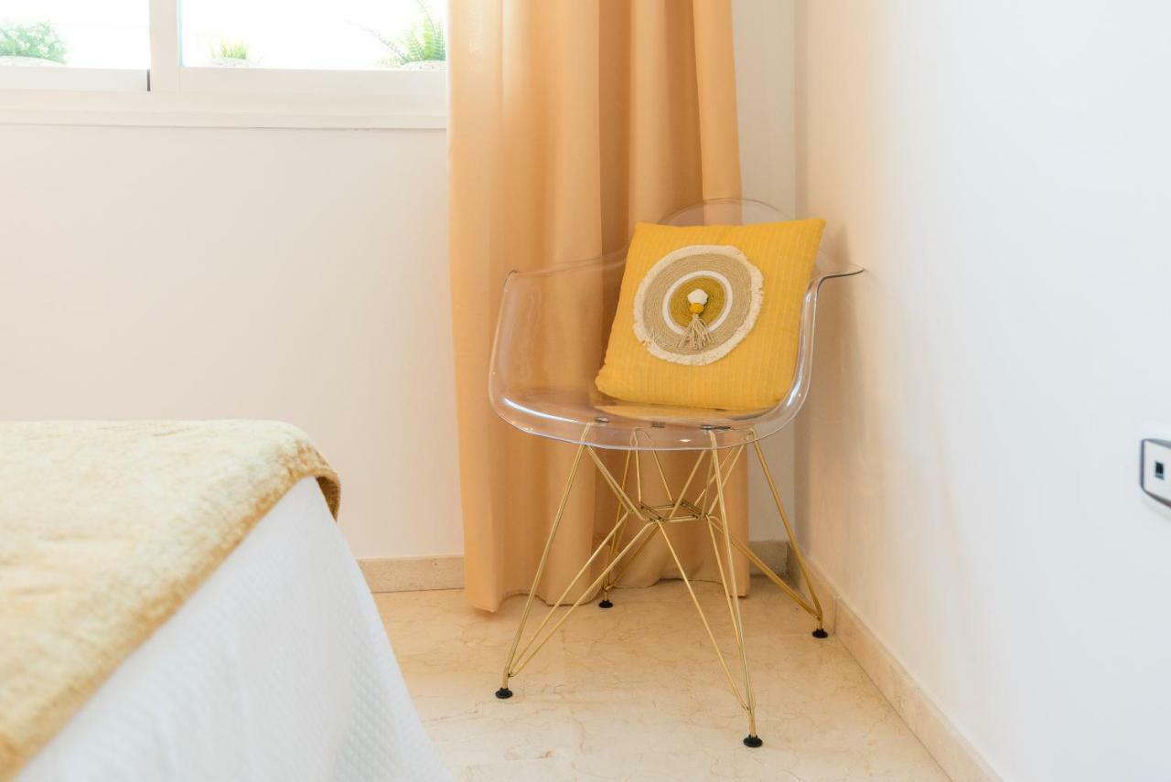 Charming Apartment On The Beach - Pool And Parking Malaga Exterior photo