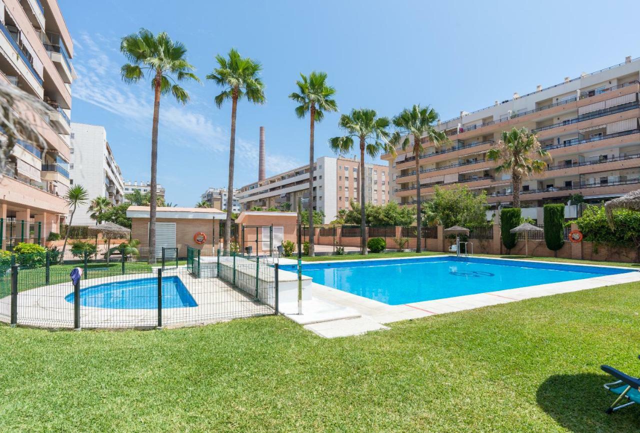 Charming Apartment On The Beach - Pool And Parking Malaga Exterior photo