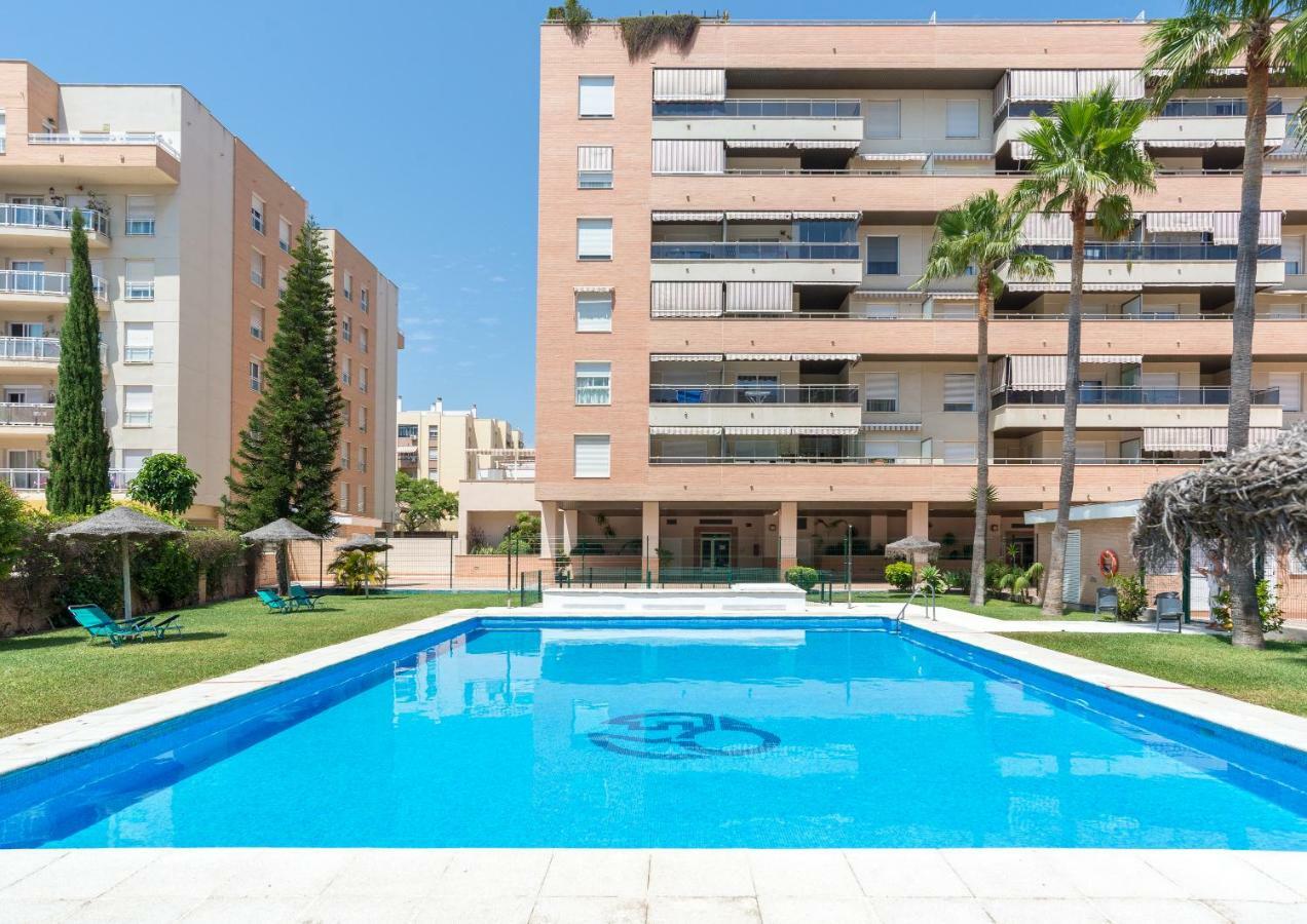 Charming Apartment On The Beach - Pool And Parking Malaga Exterior photo